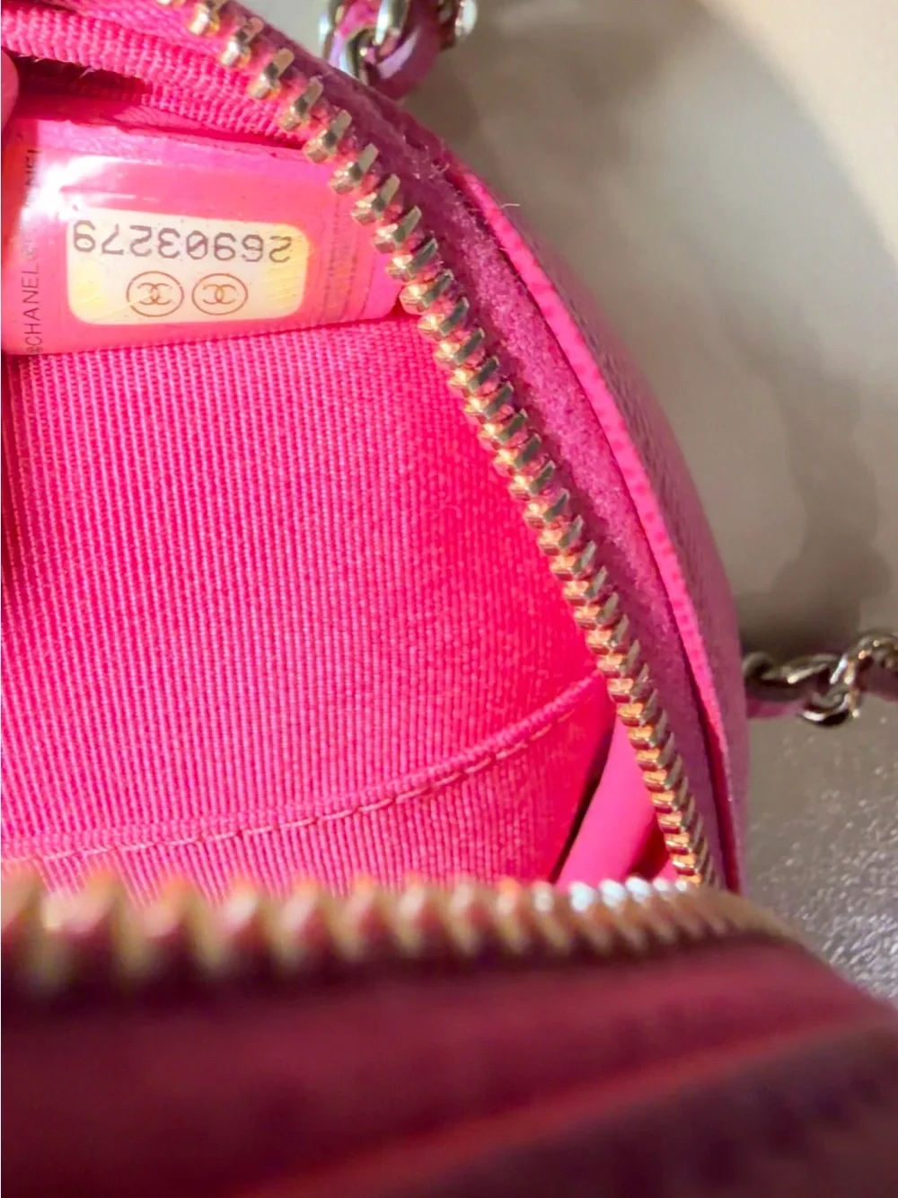 Chanel 2019 Pink Caviar Quilted Round Filigree Crossbody Bag | 🔥